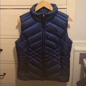 A blue north face vest.